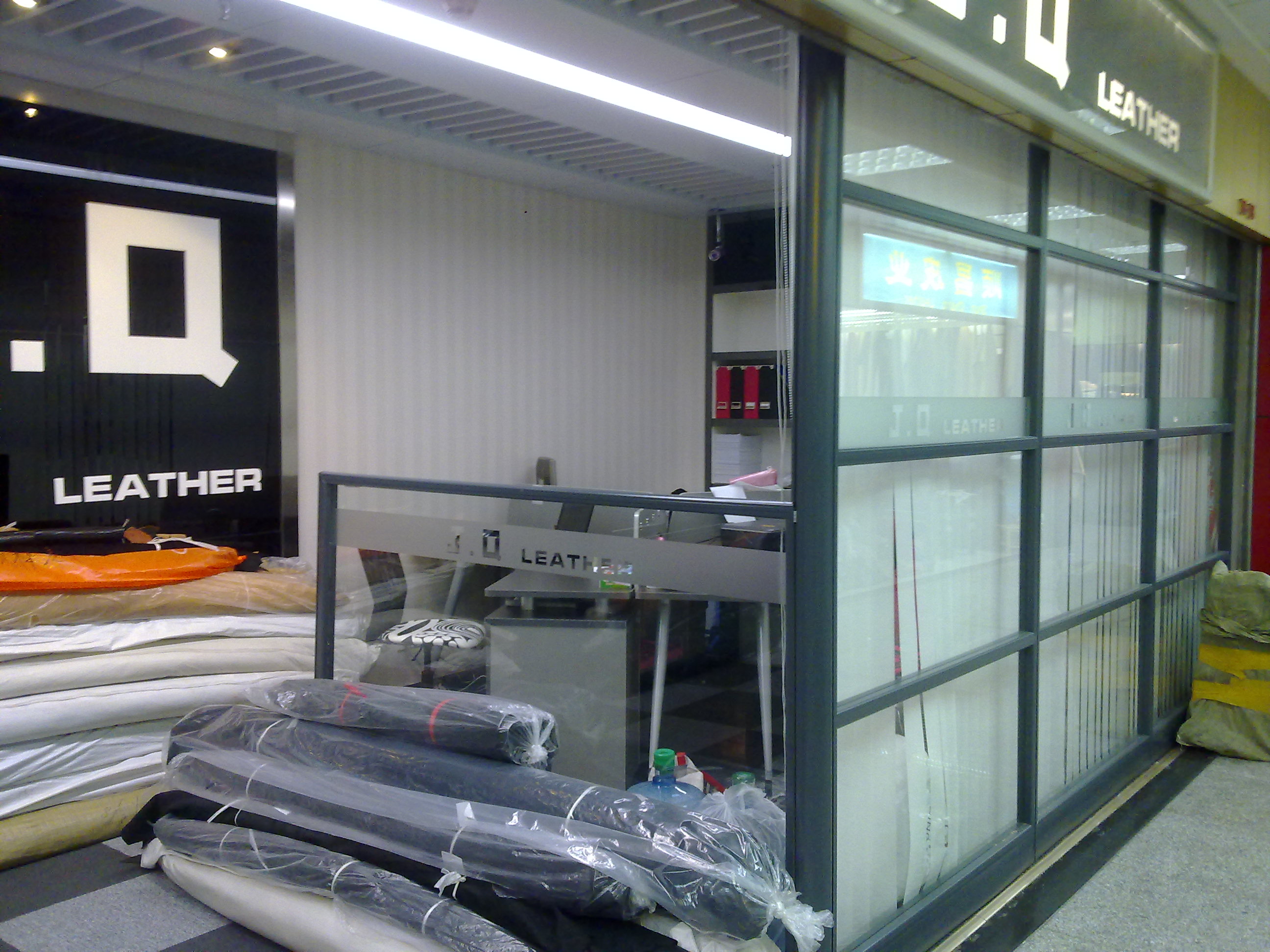 广州鸿运皮革店面装饰